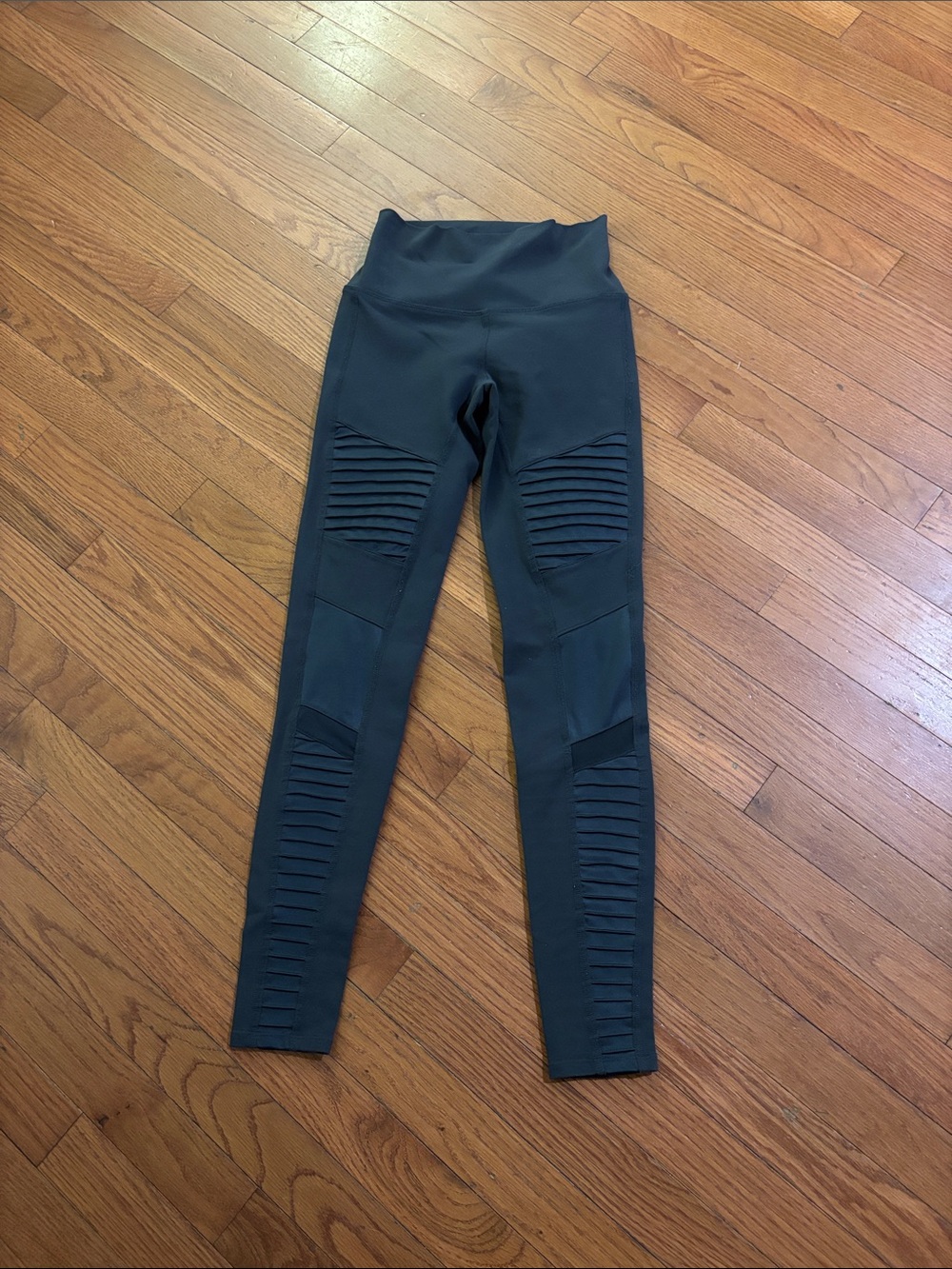 ALO Yoga Gray Ribbed Panel High-Waist Leggings. Size XS.